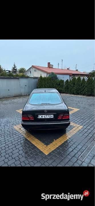 Używany Mercedes E320 2001 Czarny Sedan/Limuzyna