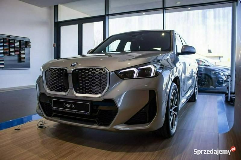 Nowe BMW iX1 Luxury Line 225 kW (306 KM) 2026 Srebrny SUV