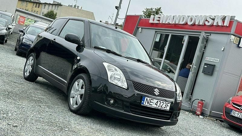 Czarny Używany 2009 Suzuki Swift Hatchback | 14 900 zł (Uczciwa cena) - Obraz 1/4