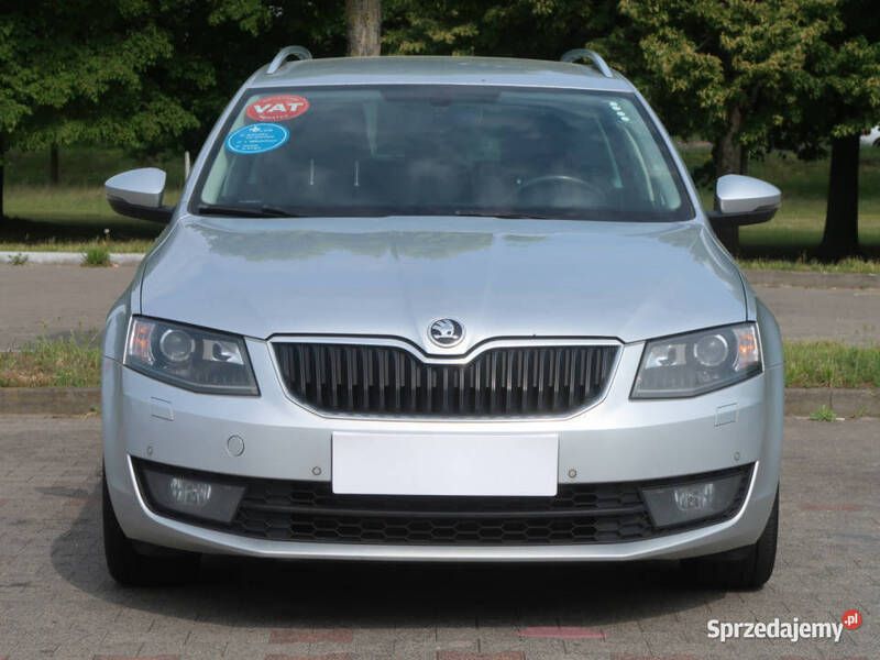 Srebrny Używany 2016 Skoda Octavia Kombi | 49 999 zł (Uczciwa cena) - Obraz 1/4