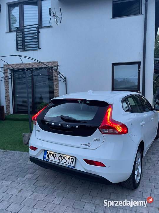 Biały Używany 2014 Volvo V40 Kombi | 39 000 zł (Uczciwa cena) - Obraz 1/4
