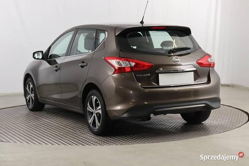 Używany Nissan Pulsar 116 KM (85 kW) 2014 Brązowy Hatchback
