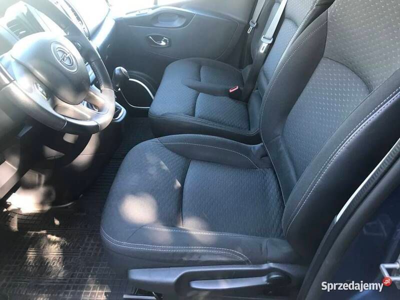 Używany Opel Vivaro 145 KM (106 kW) 2018 Niebieski Minivan