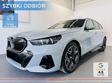 Szary Nowe 2025 BMW 540 M Sport Kombi | 372 000 zł (Dobra cena) - Obraz 1/4