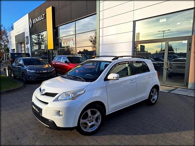 Biały Używany 2010 Toyota Urban Cruiser Sol Hatchback | 17 900 zł - Obraz 1/4