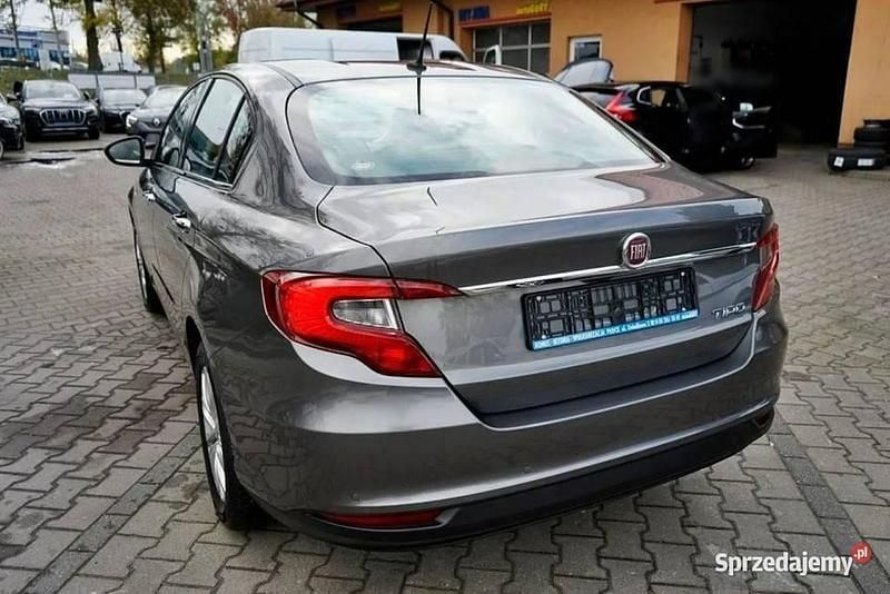 Używany Fiat Tipo 95 KM (69 kW) 2016 Szary Sedan/Limuzyna
