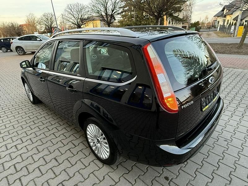 Używany Ford Focus Ghia 125 KM (91 kW) 2010 Czarny Kombi