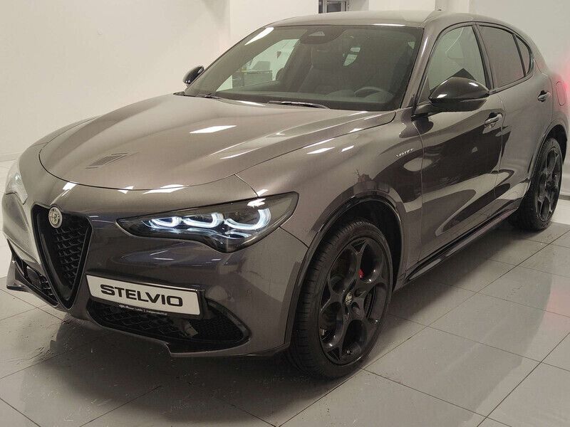 Lakier metalizowany vesuvio grey Nowe 2025 Alfa Romeo Stelvio Veloce SUV | 239 000 zł - Obraz 1/4
