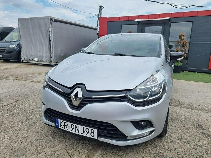 Srebrny (metalik) Używany 2020 Renault Clio V Hatchback | 33 900 zł (Uczciwa cena) - Obraz 1/4