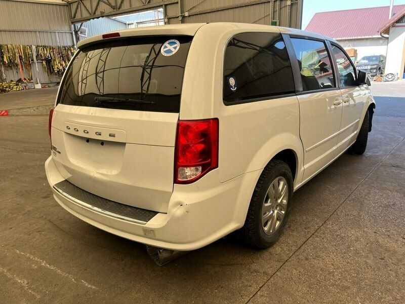 Biały Używany 2017 Dodge Grand Caravan Minivan | 39 900 zł - Obraz 1/4