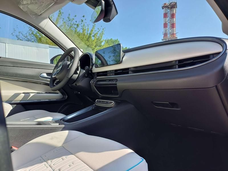 Nowe Fiat 600 La Prima 110 KM (80 kW) 2025 Lakier metalizowany pomarańczowy sole SUV