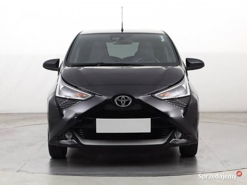 Czarny Używany 2021 Toyota Aygo Hatchback | 49 999 zł (Uczciwa cena) - Obraz 1/4
