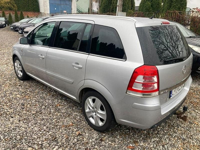 Używany Opel Zafira 140 KM (102 kW) 2010 Srebrny (metalik) Minivan