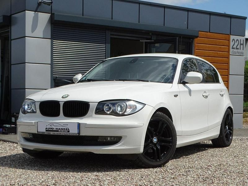 Biały Używany 2012 BMW 120 Hatchback | 21 900 zł - Obraz 1/4
