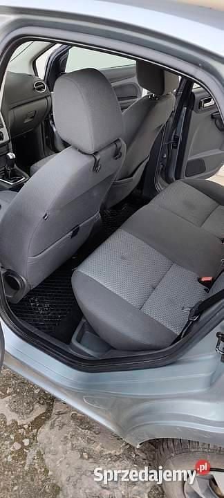 Używany Ford Focus 2005 Srebrny Hatchback