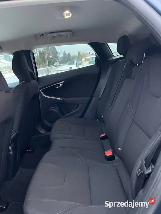Używany Volvo V40 2017 Granatowy Hatchback