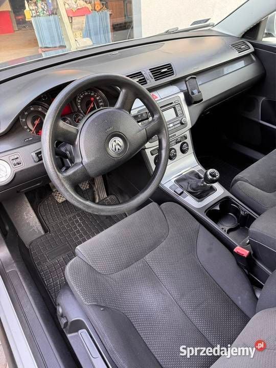 Używany VW Passat 2005 Srebrny Sedan/Limuzyna