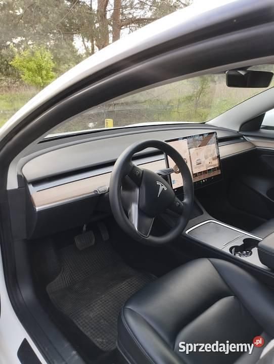 Używany Tesla Model 3 Standard Range Plus 208 kW (283 KM) 2021 Sedan/Limuzyna