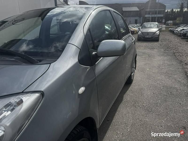 Szary Używany 2006 Toyota Yaris Hatchback | 11 900 zł (Dość drogi) - Obraz 1/4
