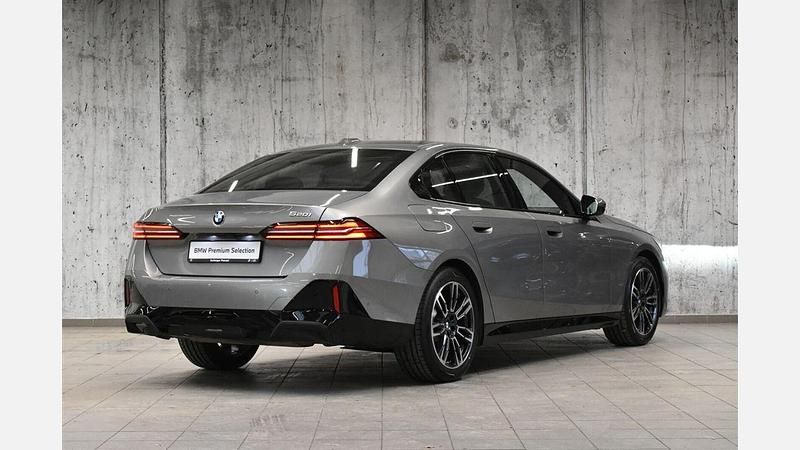 Używany BMW 520 Comfort Edition 190 KM (139 kW) 2025 Szary oxide metalizowany Sedan/Limuzyna