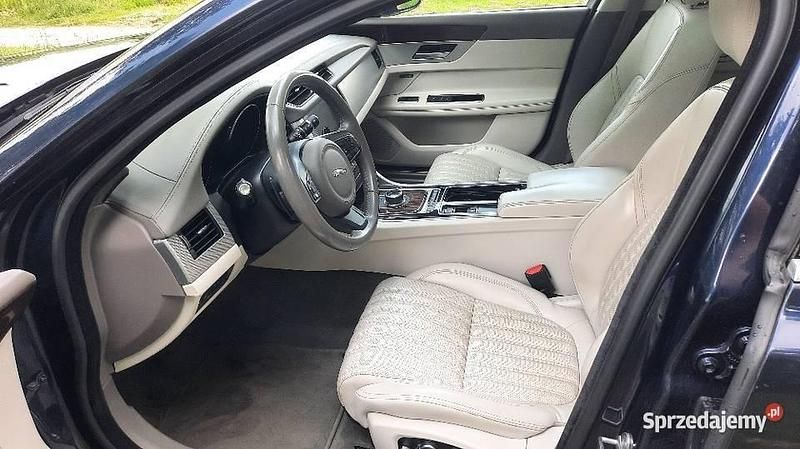 Używany Jaguar XF Portfolio 300 KM (220 kW) 2016 Niebieski Sedan/Limuzyna