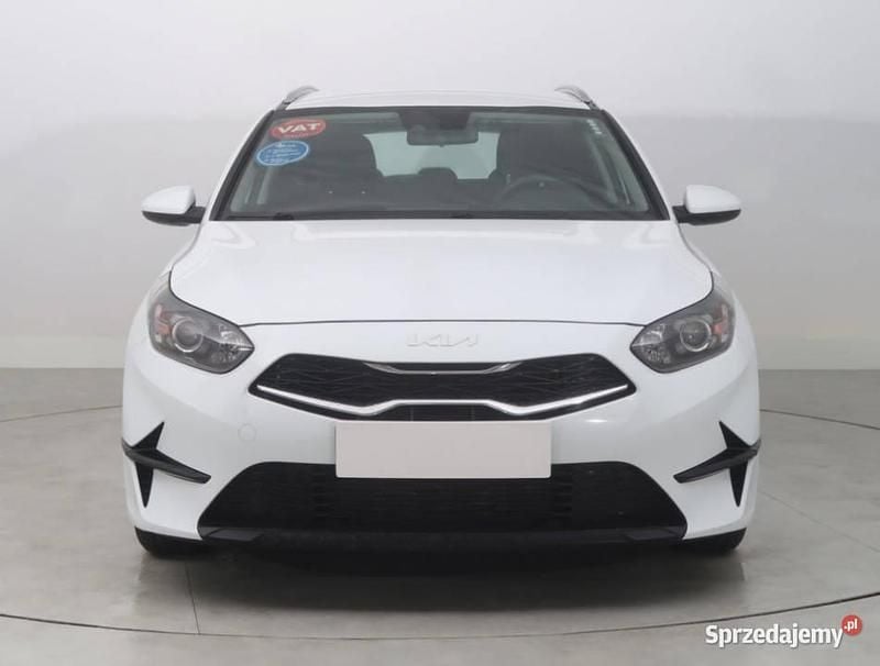 Biały Używany 2022 Kia Ceed Kombi | 50 999 zł (Uczciwa cena) - Obraz 1/4