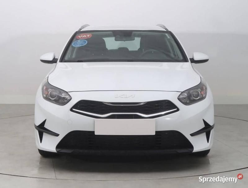 Biały Używany 2022 Kia Ceed 2 Kombi | 50 999 zł (Uczciwa cena) - Obraz 1/4