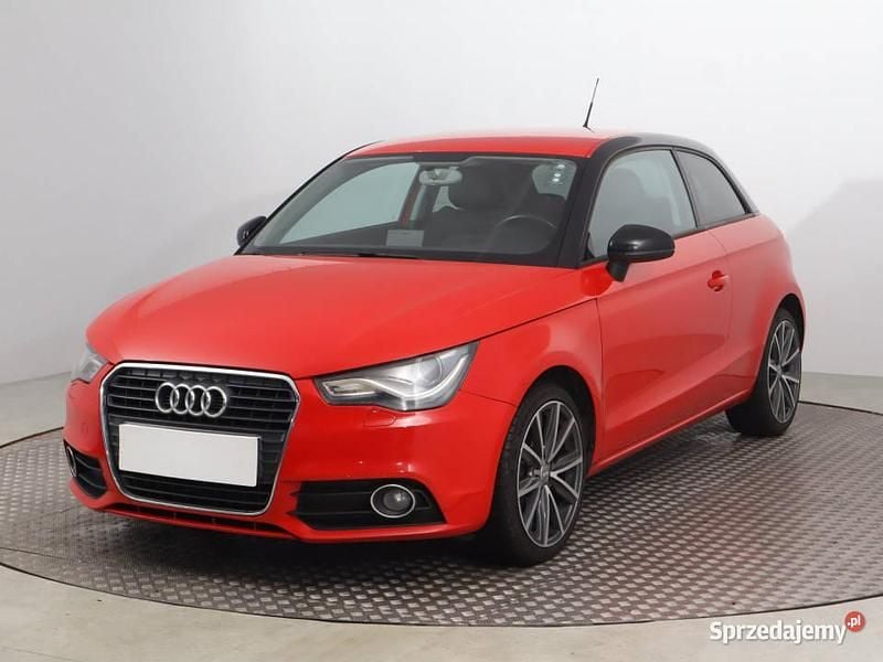 Używany Audi A1 2010 Czerwony Hatchback
