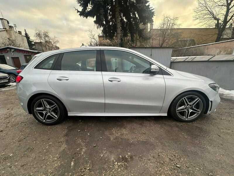 Używany Mercedes B200 163 KM (119 kW) 2019 Srebrny (metalik) Minivan
