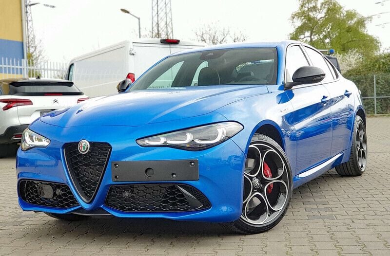Lakier metalizowany niebieski misano blue Nowe 2025 Alfa Romeo Giulia Veloce Sedan/Limuzyna | 224 940 zł (Uczciwa cena) - Obraz 1/4