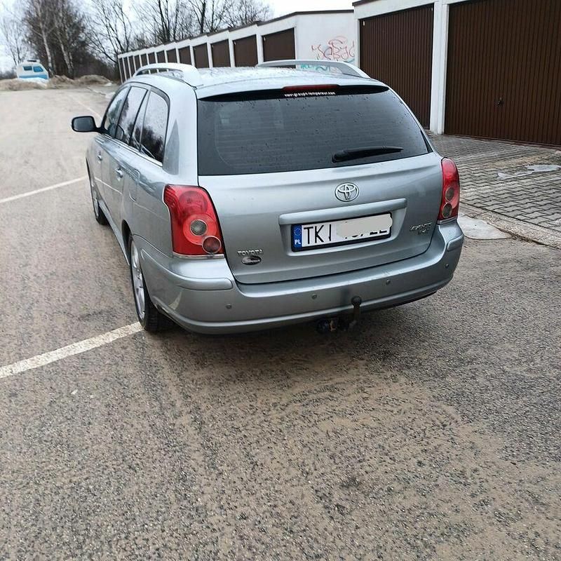 Używany Toyota Avensis 126 KM (92 kW) 2007 Szary Kombi