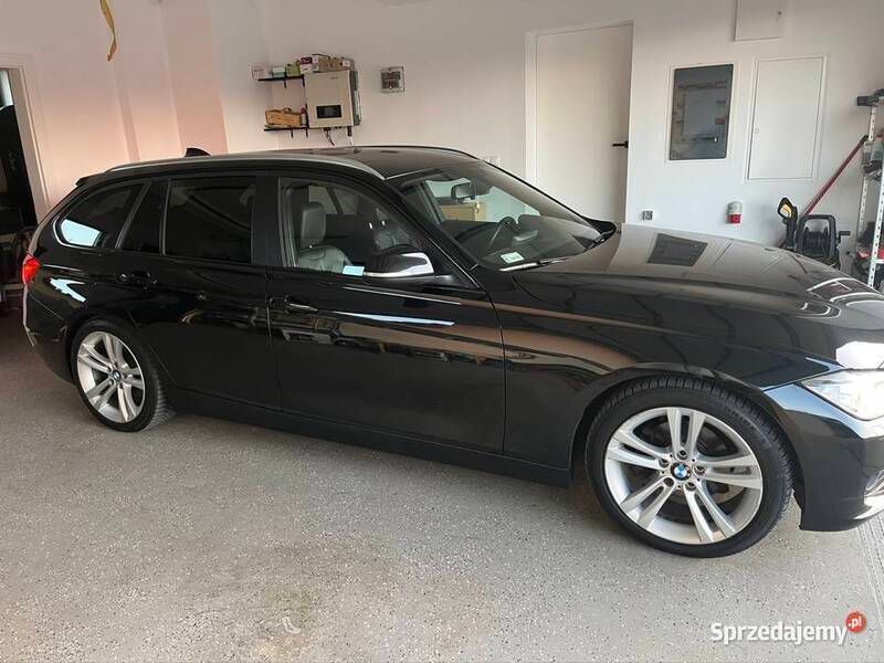 Czarny Używany 2013 BMW 320 Kombi | 33 900 zł (Dość drogi) - Obraz 1/4