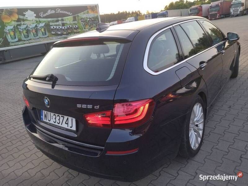 Używany BMW 525 Luxury Line 2014 Granatowy Kombi