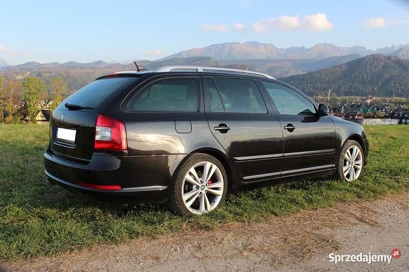 Czarny Używany 2011 Skoda Octavia vRS Kombi | 28 900 zł (Uczciwa cena) - Obraz 1/4
