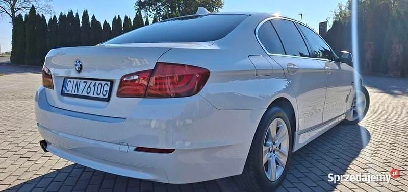Biały Używany 2010 BMW 520 Sedan/Limuzyna | 38 900 zł (Drogi) - Obraz 1/4