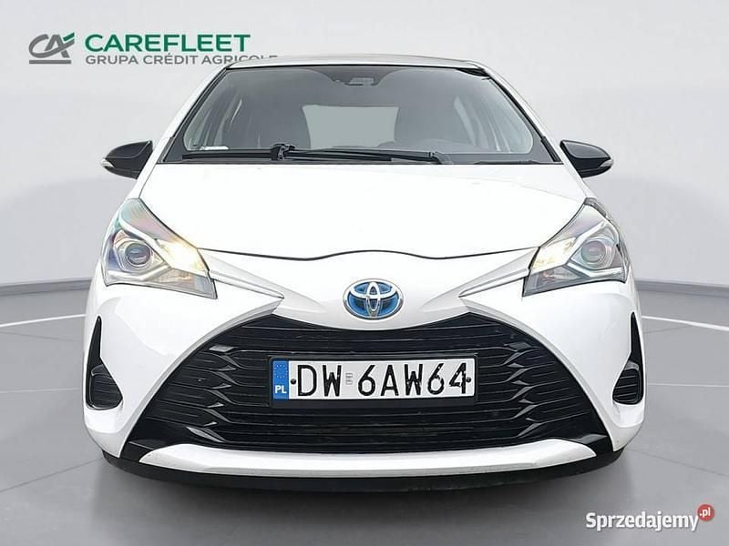 Biały Używany 2018 Toyota Yaris Hybrid Active Hatchback | 41 100 zł (Drogi) - Obraz 1/4
