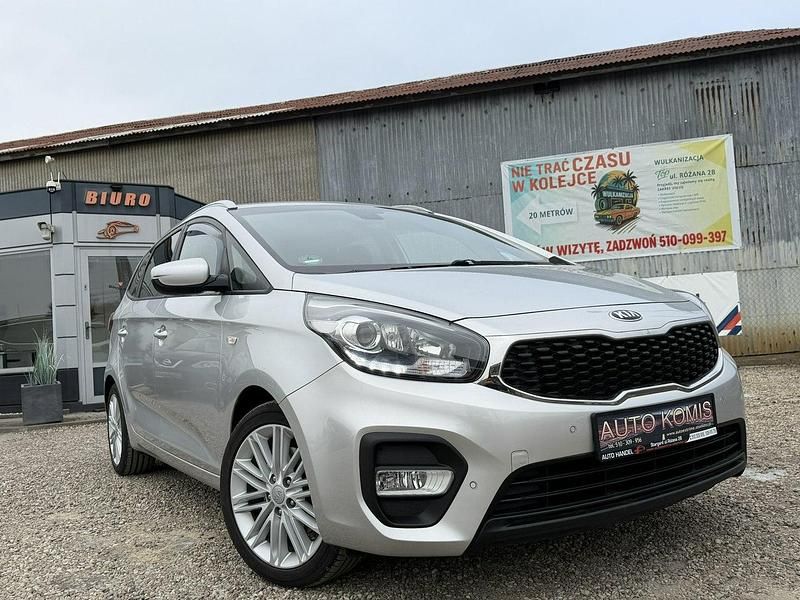 Używany Kia Carens 135 KM (99 kW) 2018 Srebrny Minivan