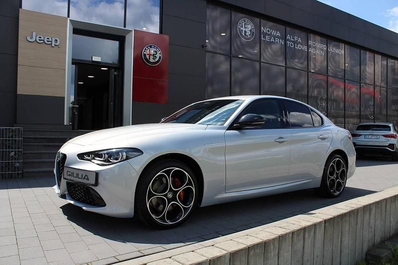 Lakier metalizowany biały moonlight grey Nowe 2025 Alfa Romeo Giulia Veloce Sedan/Limuzyna | 217 700 zł (Uczciwa cena) - Obraz 1/4