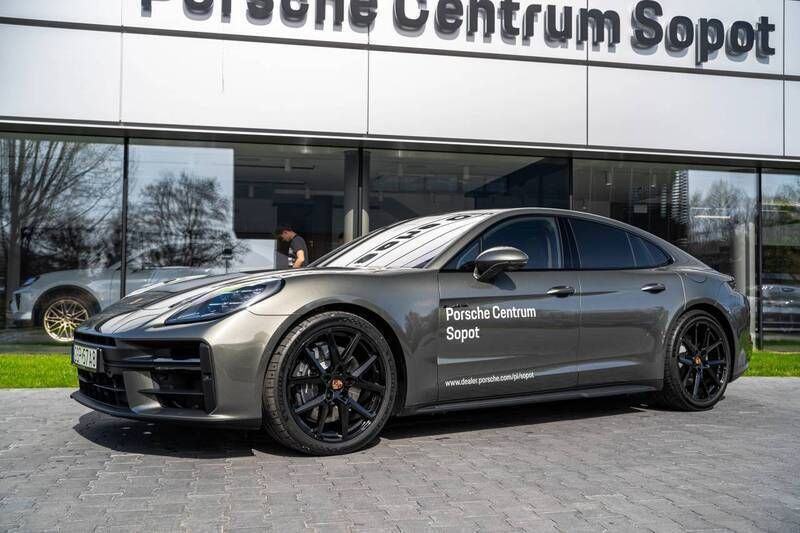 Aventurine green metallic Używany 2025 Porsche Panamera 4 Sedan/Limuzyna | 821 033 zł (Uczciwa cena) - Obraz 1/4
