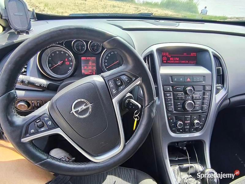 Używany Opel Astra GTC 120 KM (88 kW) 2013 Srebrny Coupe