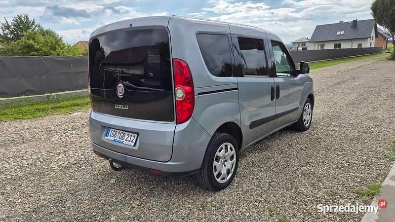 Szary Używany 2014 Fiat Doblò Minivan | 27 900 zł (Dobra cena) - Obraz 1/4