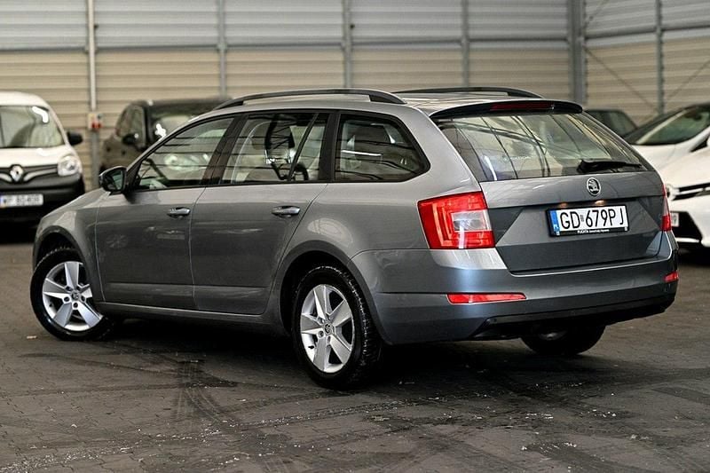 Używany Skoda Octavia 105 KM (77 kW) 2013 Inny (metalik, perła) Kombi