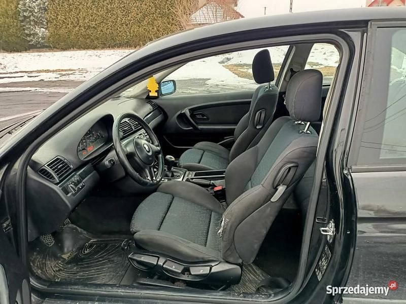 Używany BMW 318 2002 Czarny Hatchback
