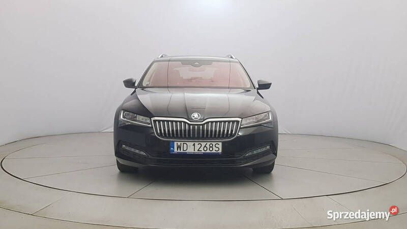 Czarny (metalik) Używany 2021 Skoda Superb Ambition Kombi | 104 850 zł (Dość drogi) - Obraz 1/4