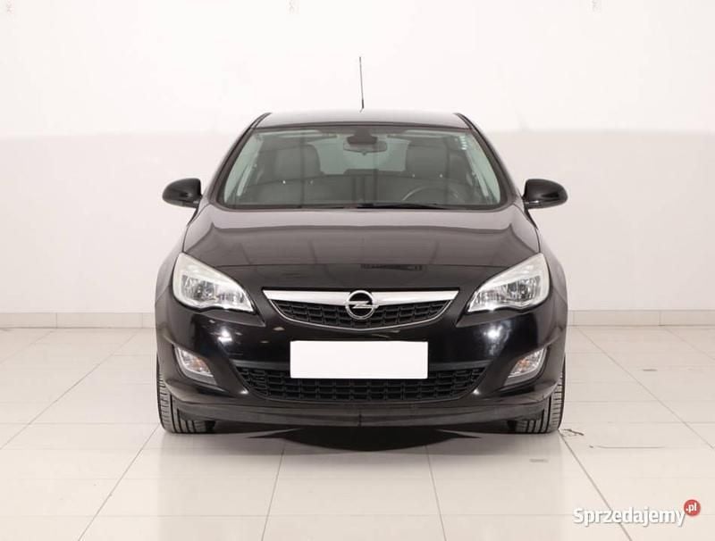 Czarny Używany 2010 Opel Astra Hatchback | 25 499 zł (Uczciwa cena) - Obraz 1/4