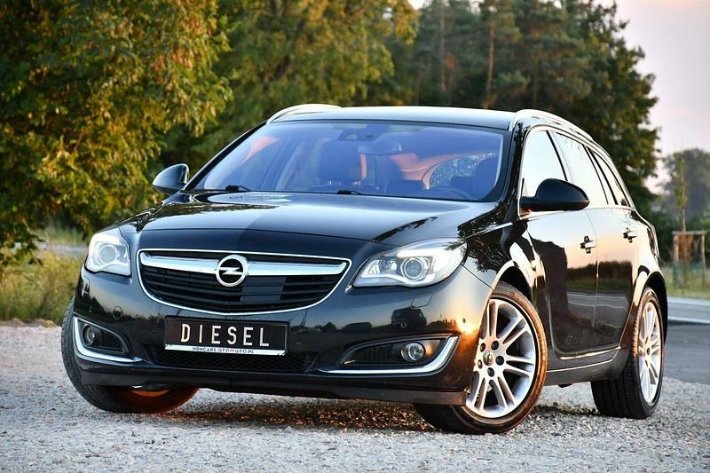 Używany Opel Insignia 140 KM (102 kW) 2015 Czarny (metalik, perła) Kombi