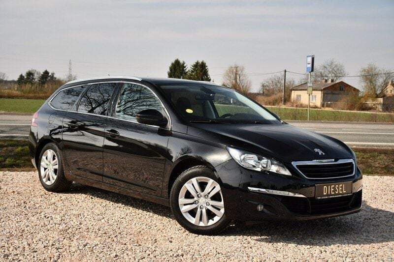 Używany Peugeot 308 120 KM (88 kW) 2014 Niebieski ciemny (metalik, perła) Hatchback