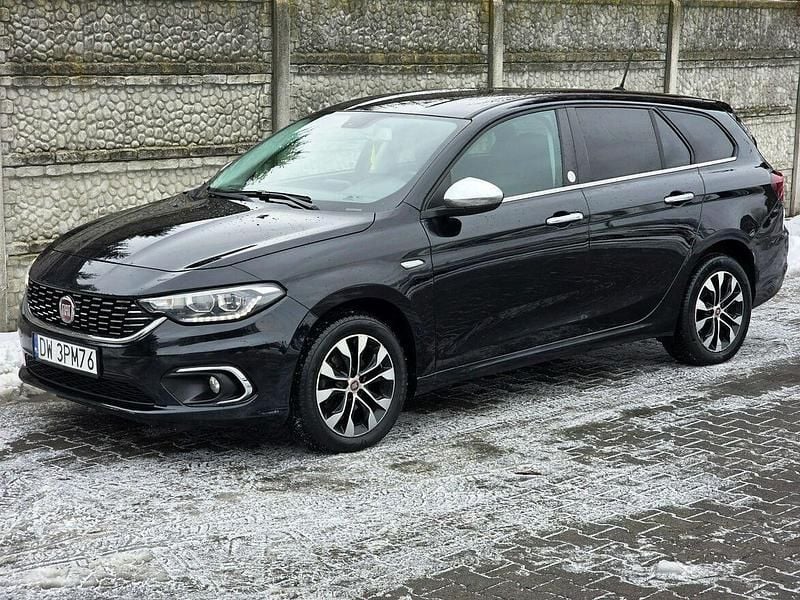 Używany Fiat Tipo 120 KM (88 kW) 2020 Czarny (metalik) Kombi