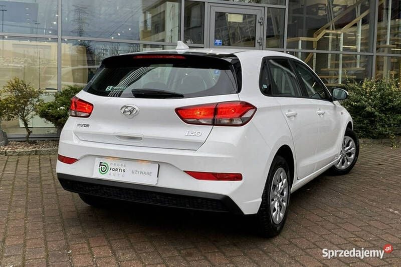Używany Hyundai i30 Classic 110 KM (80 kW) 2021 Biały Hatchback