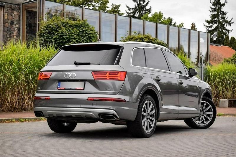 Używany Audi Q7 Comfort 252 KM (185 kW) 2018 Szary SUV
